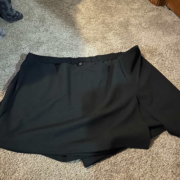 Black skort - Picture 1 of 3